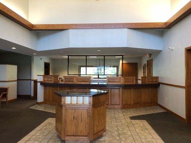 8225 Fox River Dr, Newark, IL 60541